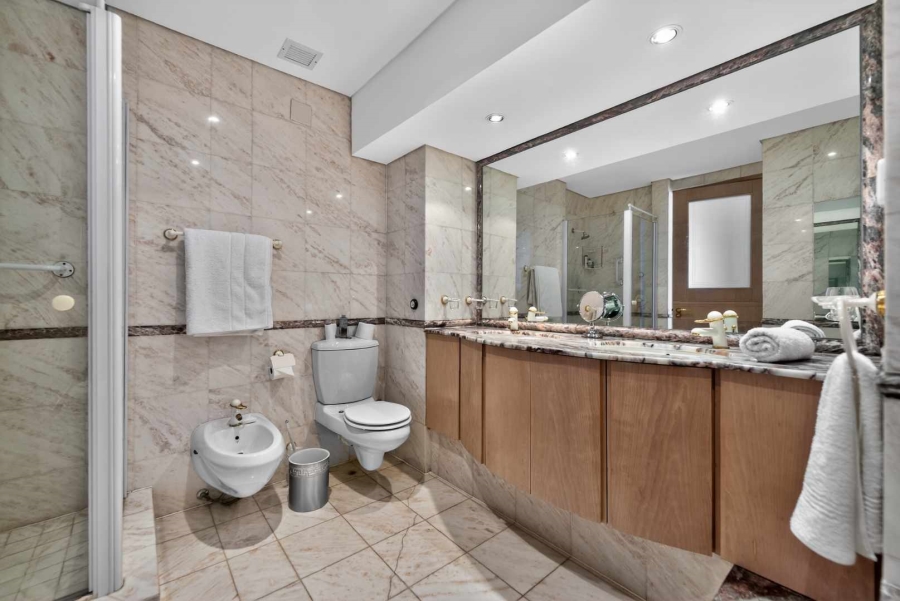 3 Bedroom Property for Sale in Clifton Western Cape